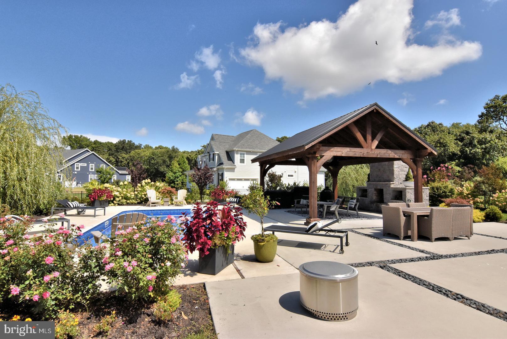 SHOWFIELD - Residential