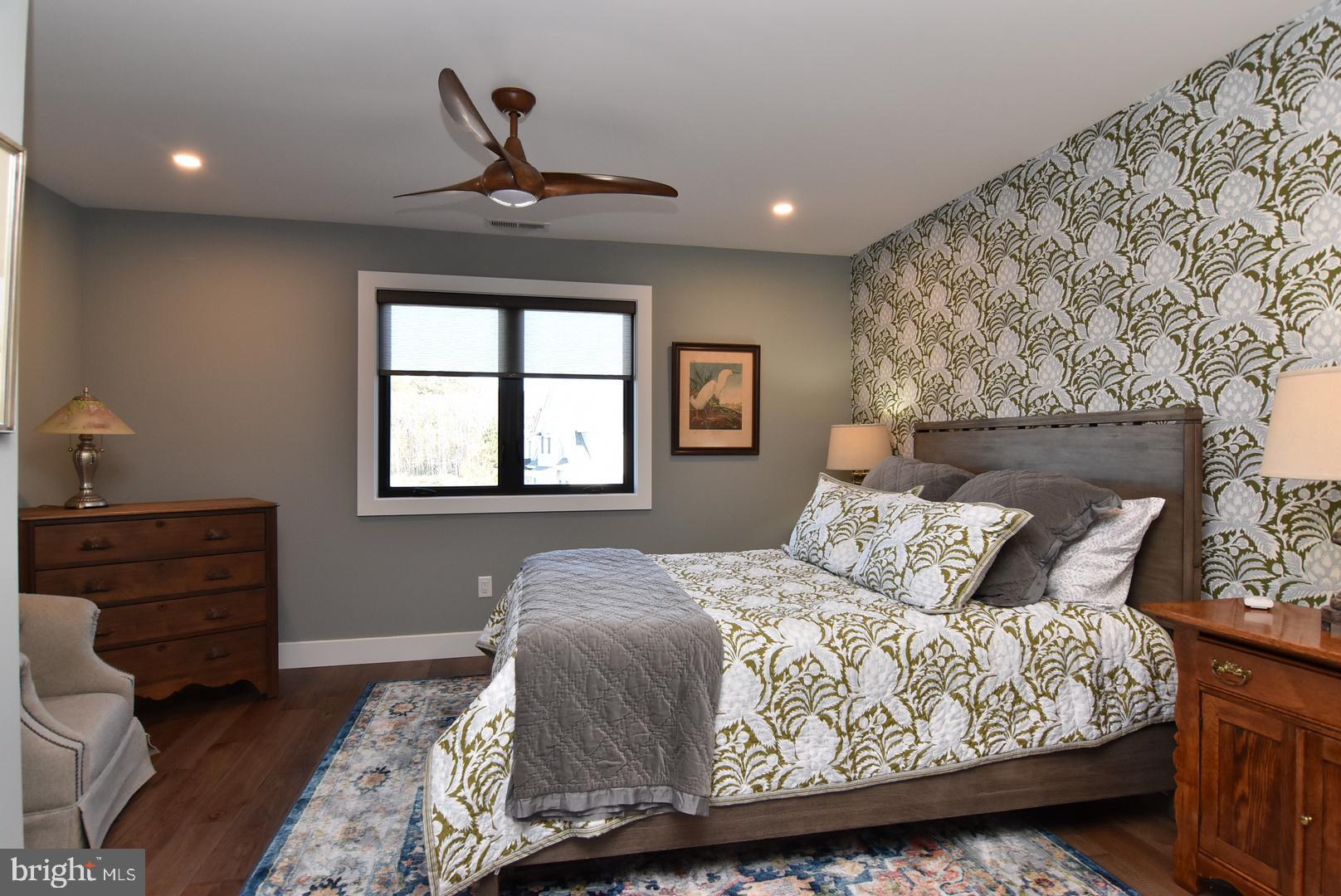 SHOWFIELD - Residential