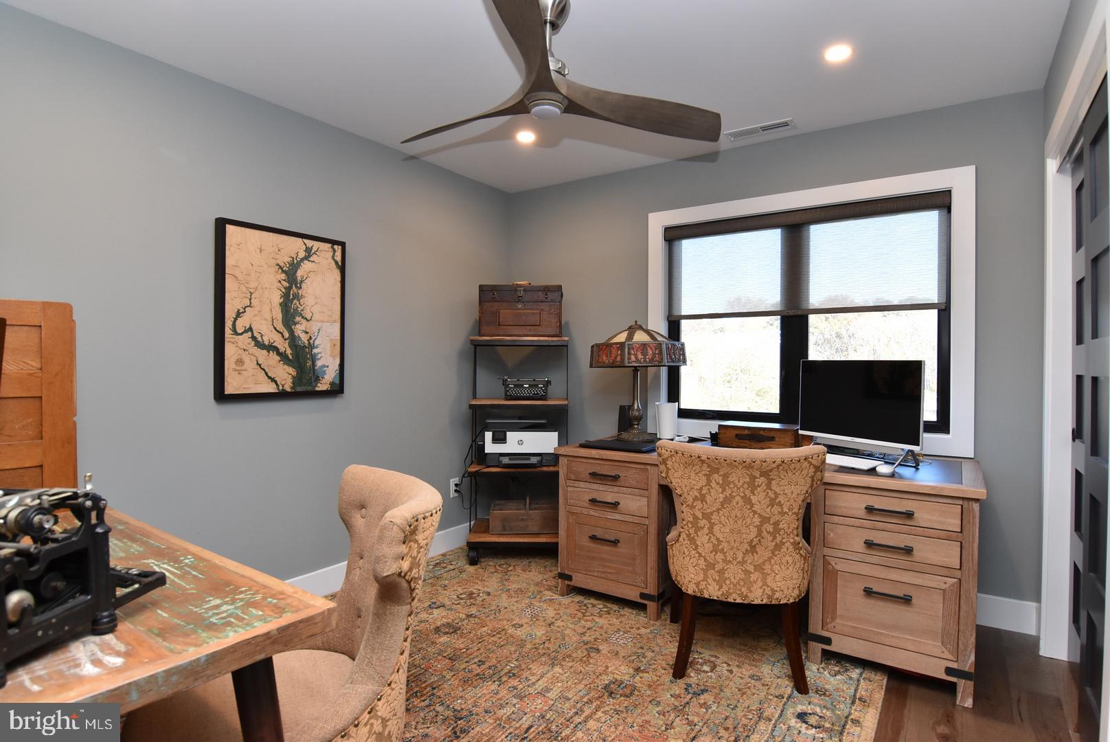 SHOWFIELD - Residential