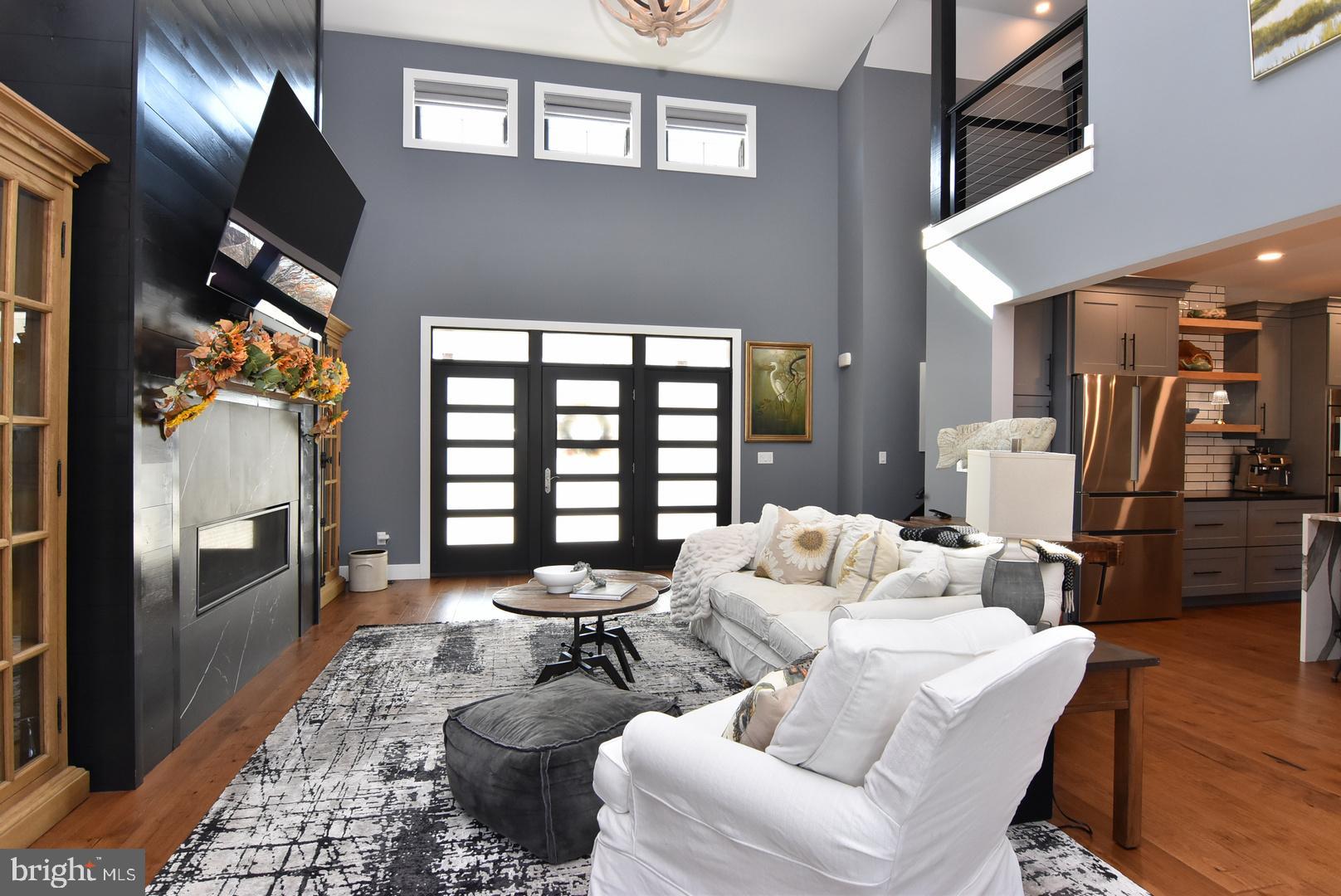 SHOWFIELD - Residential