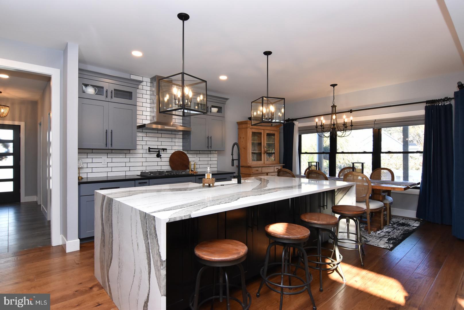 SHOWFIELD - Residential