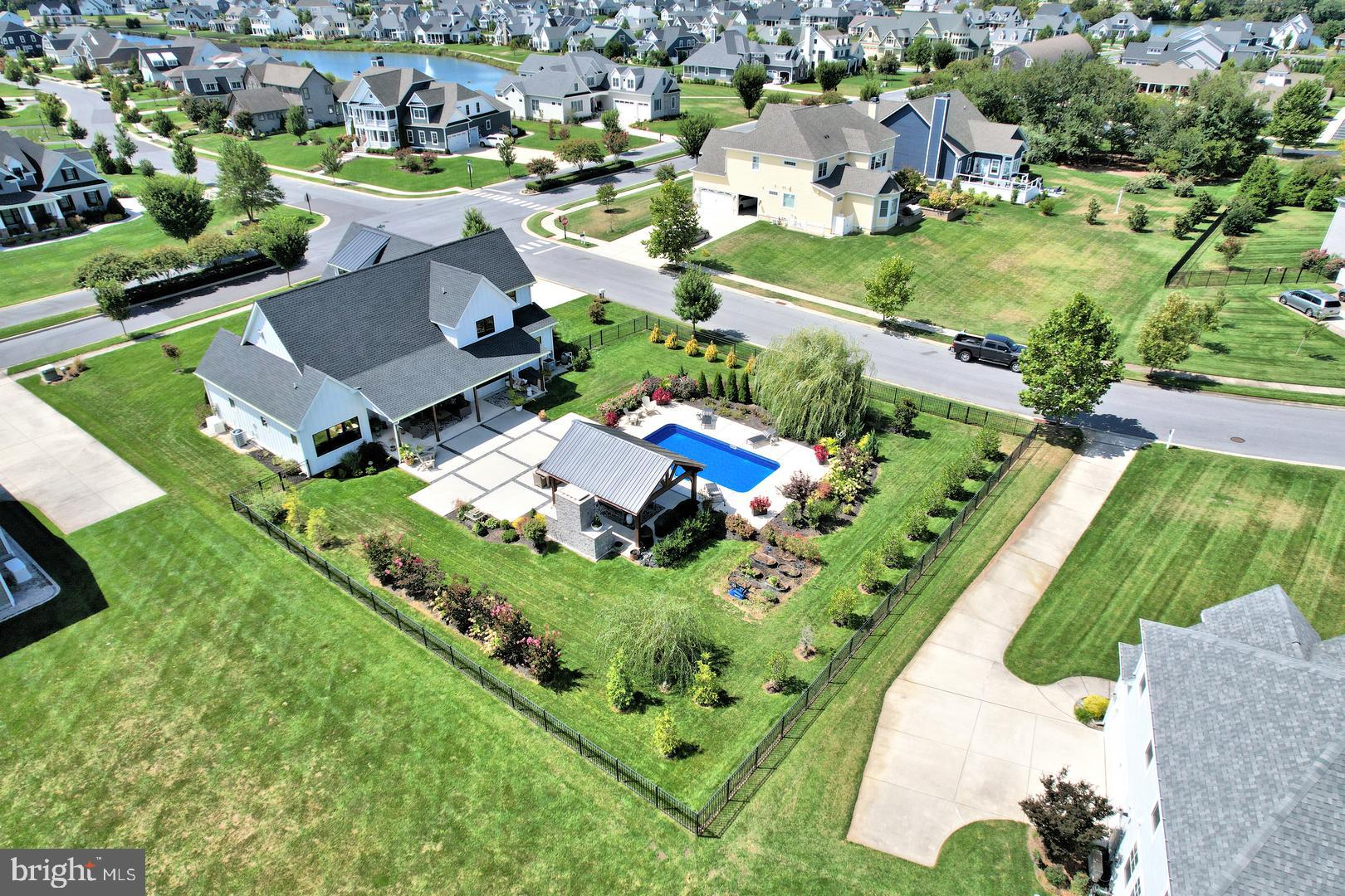 SHOWFIELD - Residential