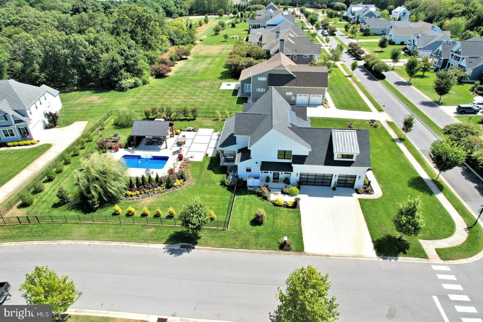 SHOWFIELD - Residential