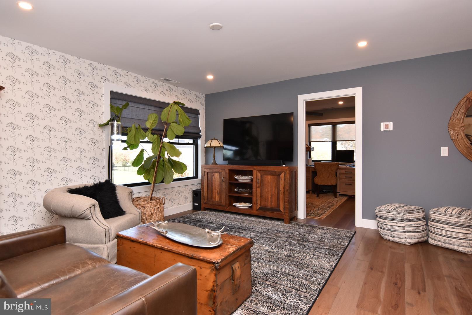 SHOWFIELD - Residential