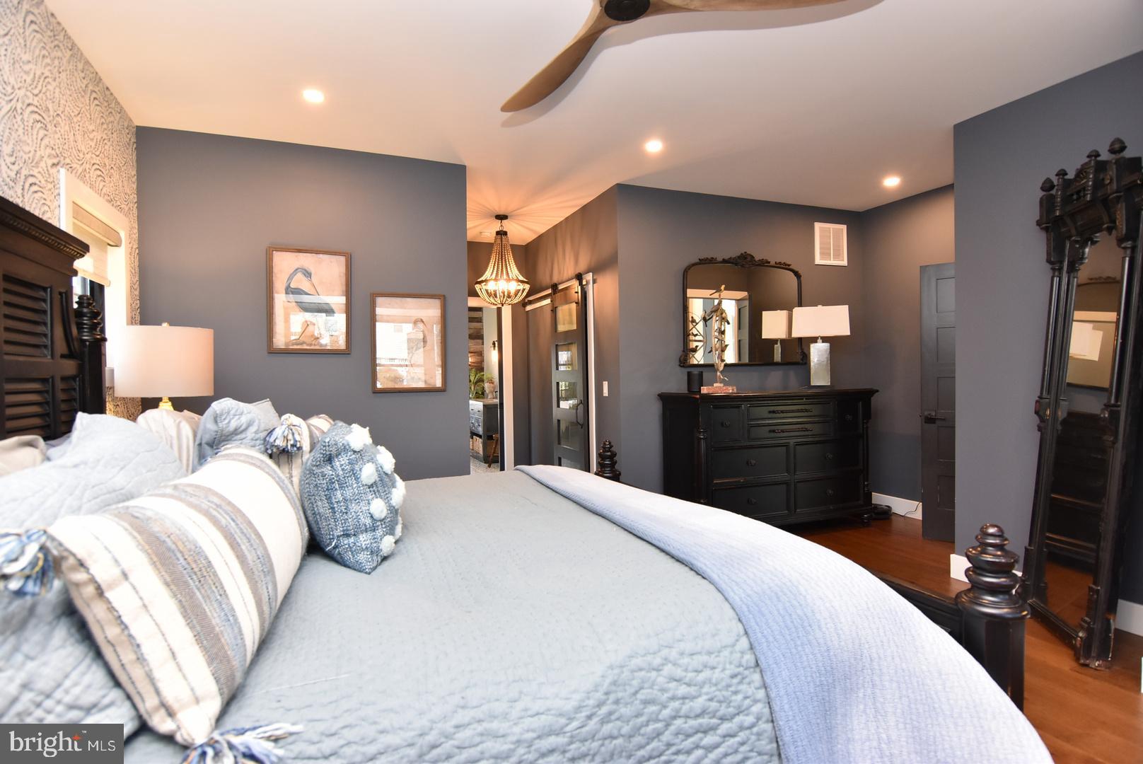 SHOWFIELD - Residential