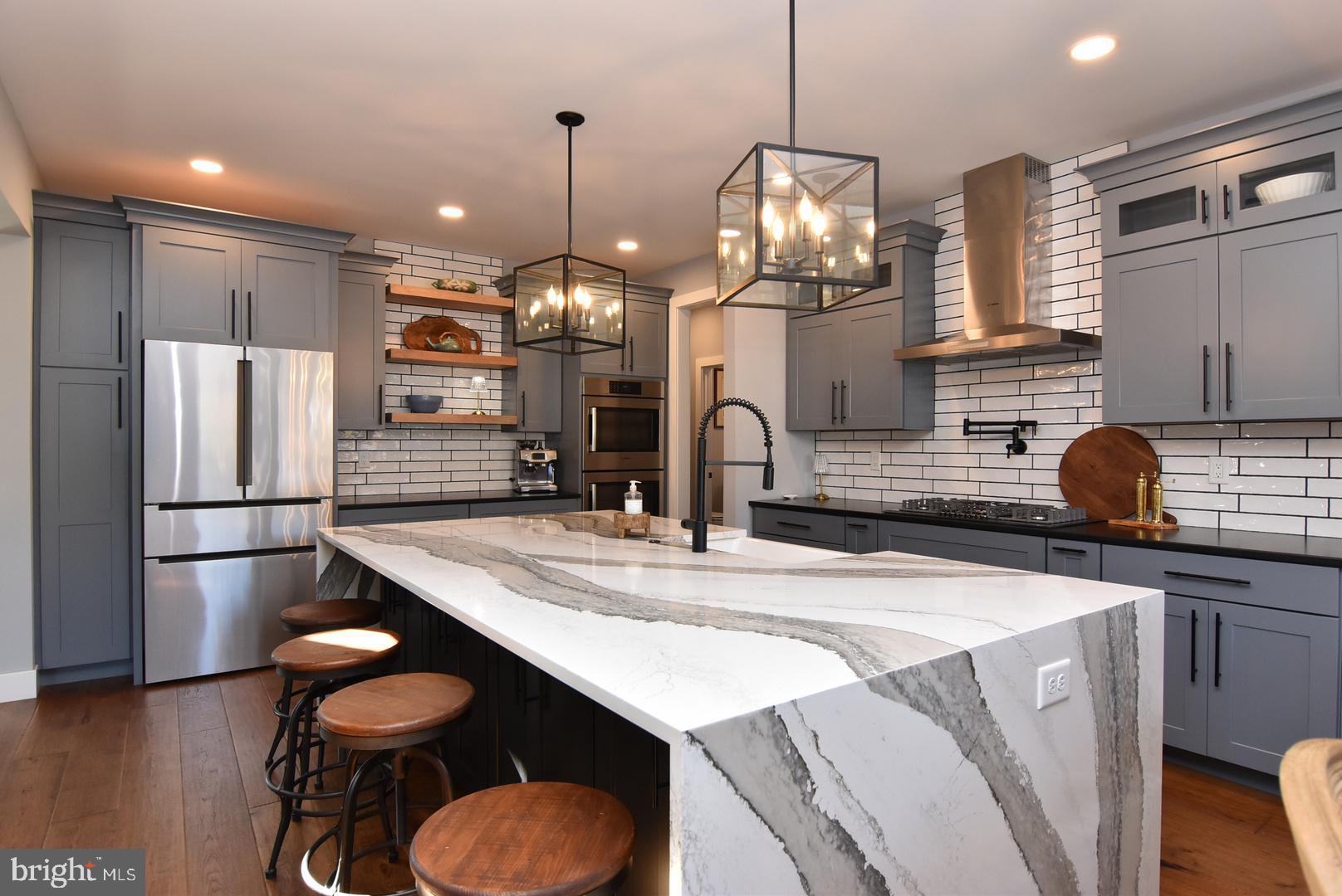 SHOWFIELD - Residential