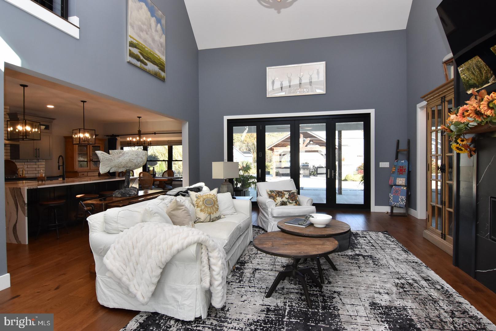 SHOWFIELD - Residential