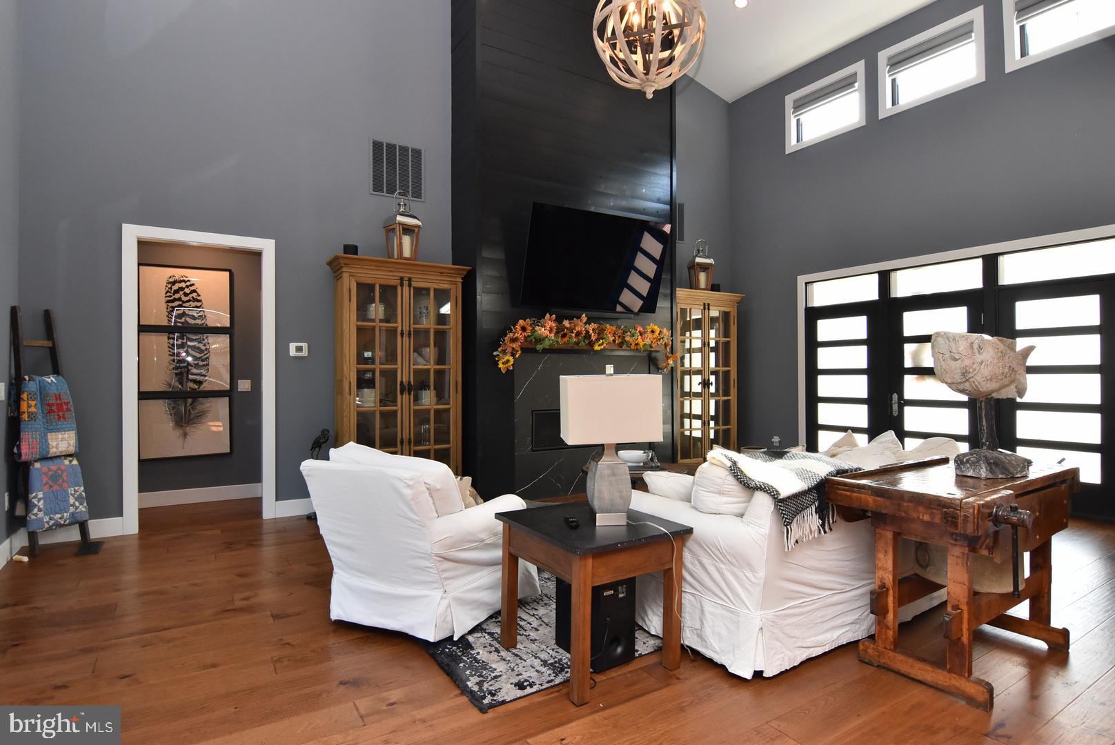 SHOWFIELD - Residential