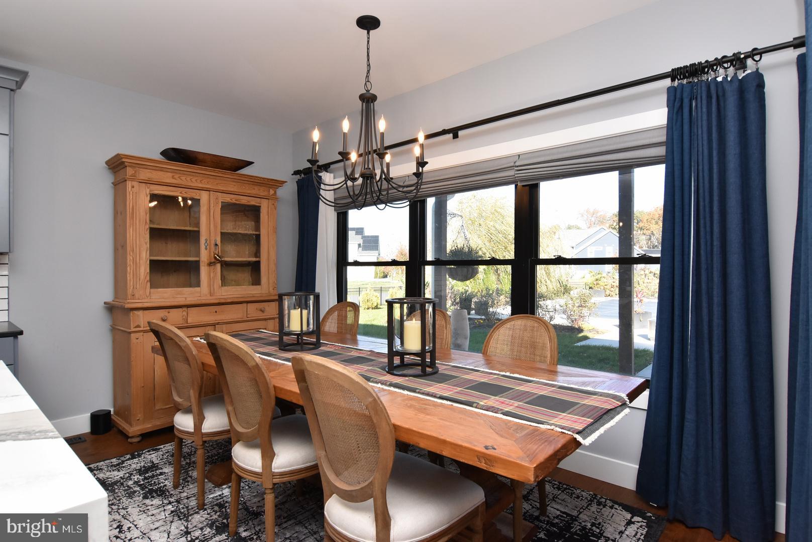 SHOWFIELD - Residential