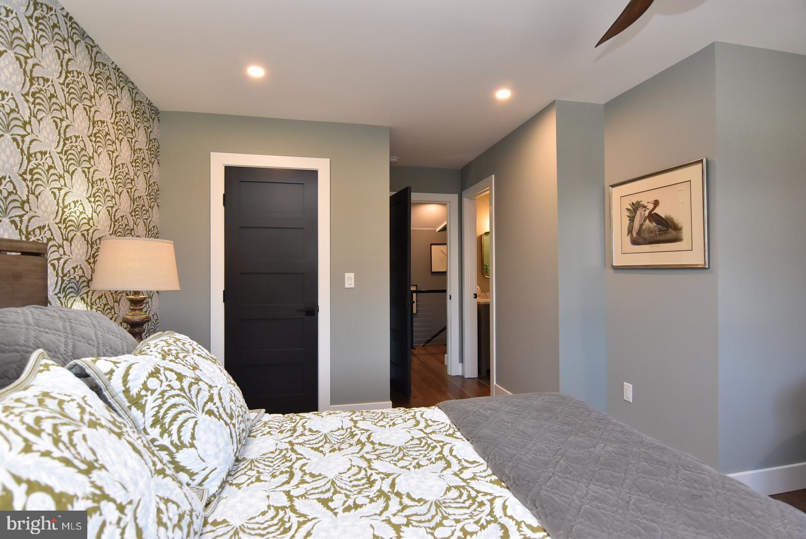 SHOWFIELD - Residential