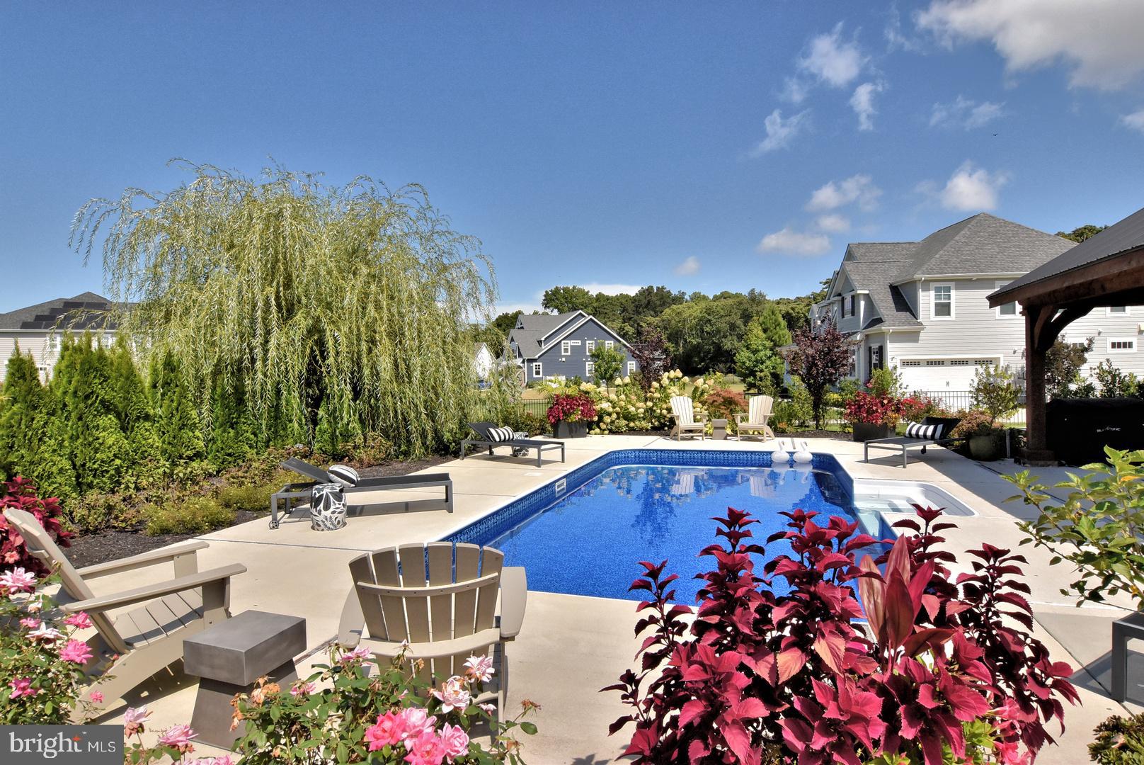 SHOWFIELD - Residential