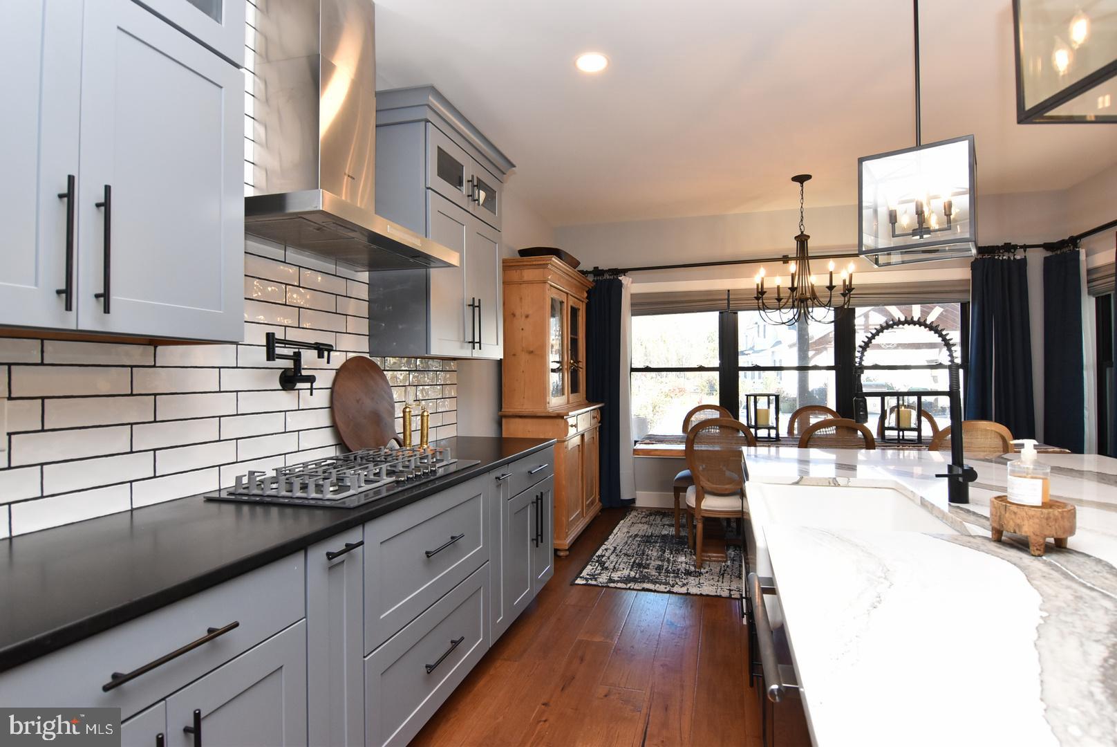 SHOWFIELD - Residential