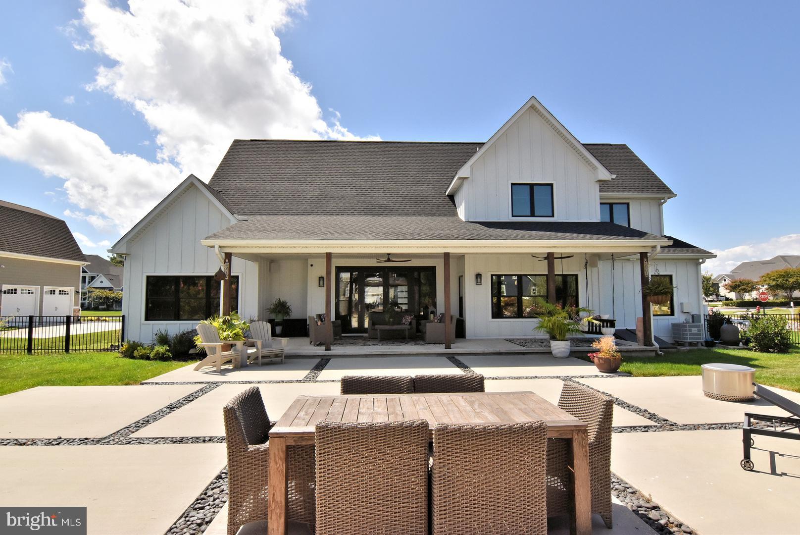 SHOWFIELD - Residential