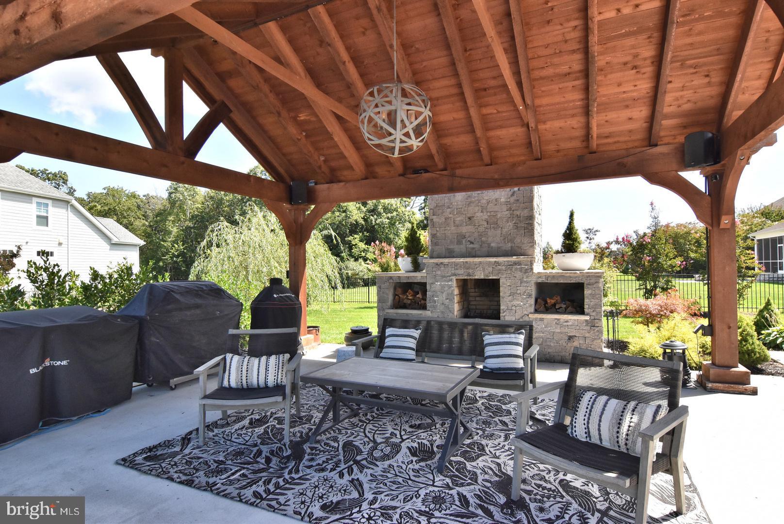 SHOWFIELD - Residential