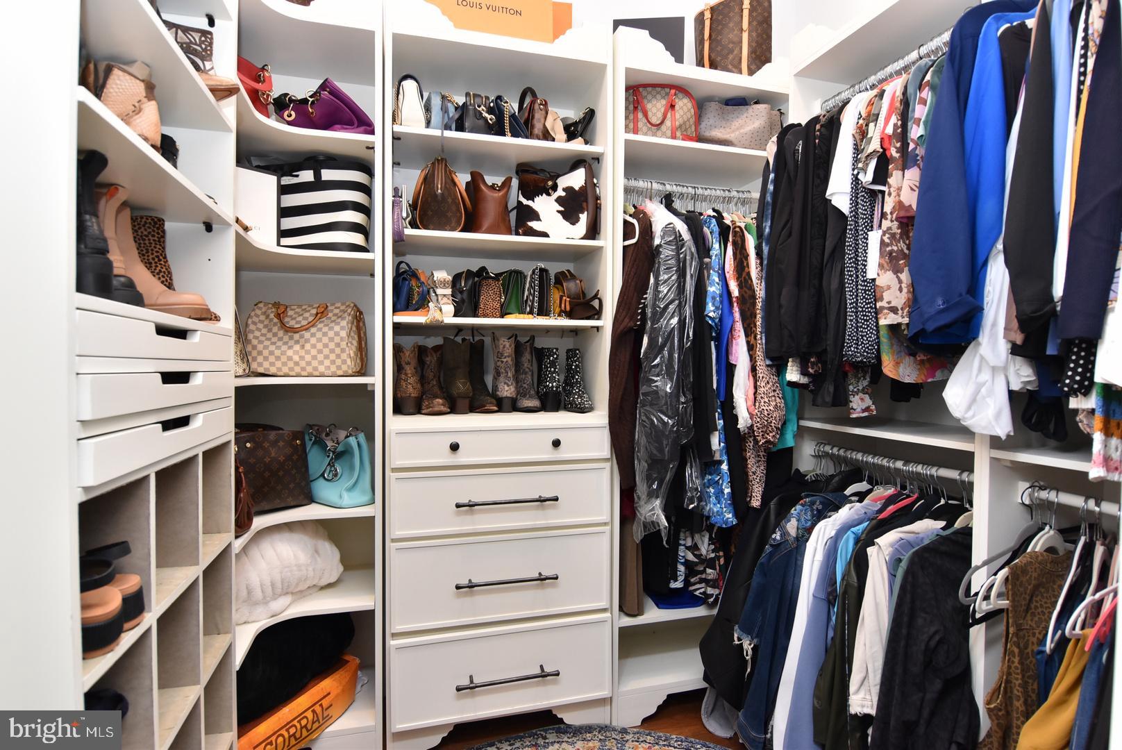 SHOWFIELD - Residential