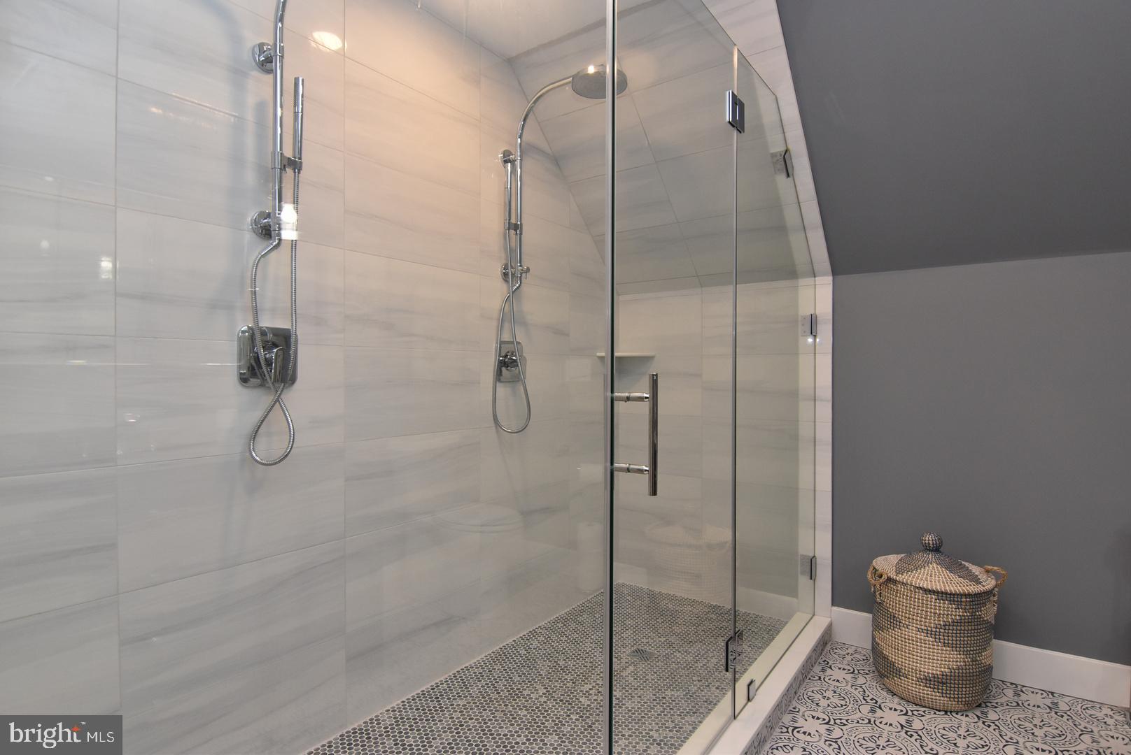 SHOWFIELD - Residential