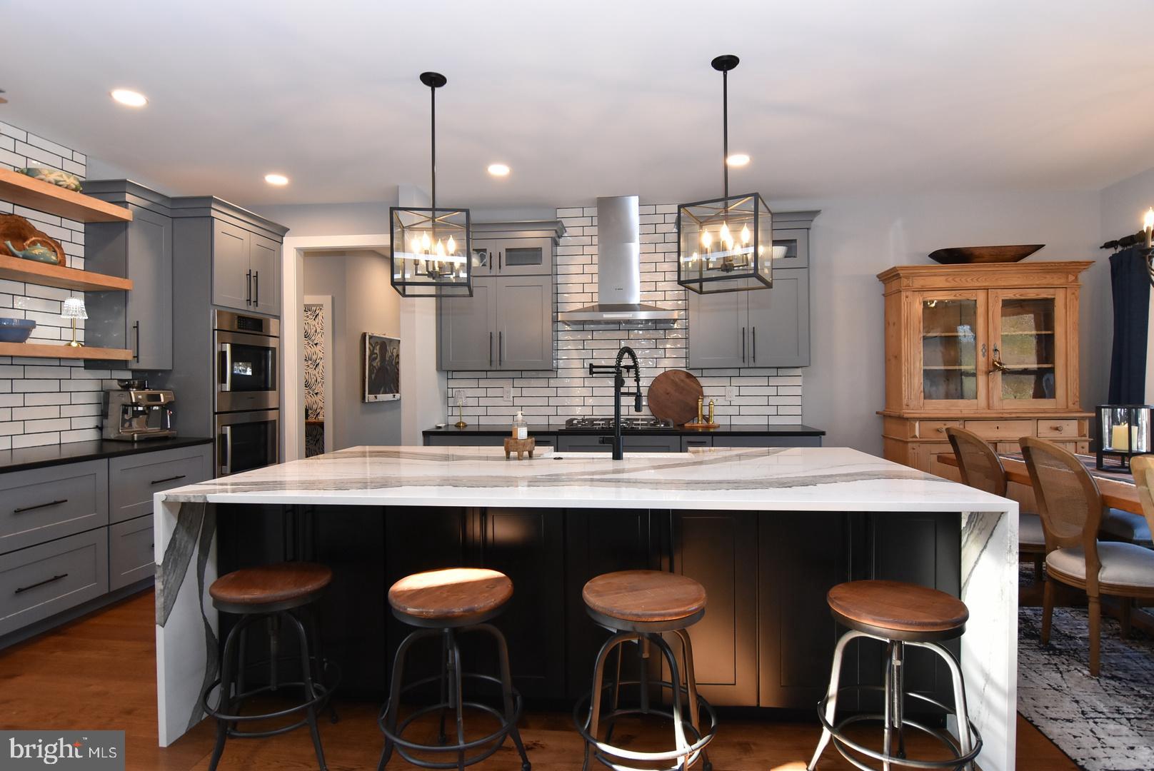 SHOWFIELD - Residential