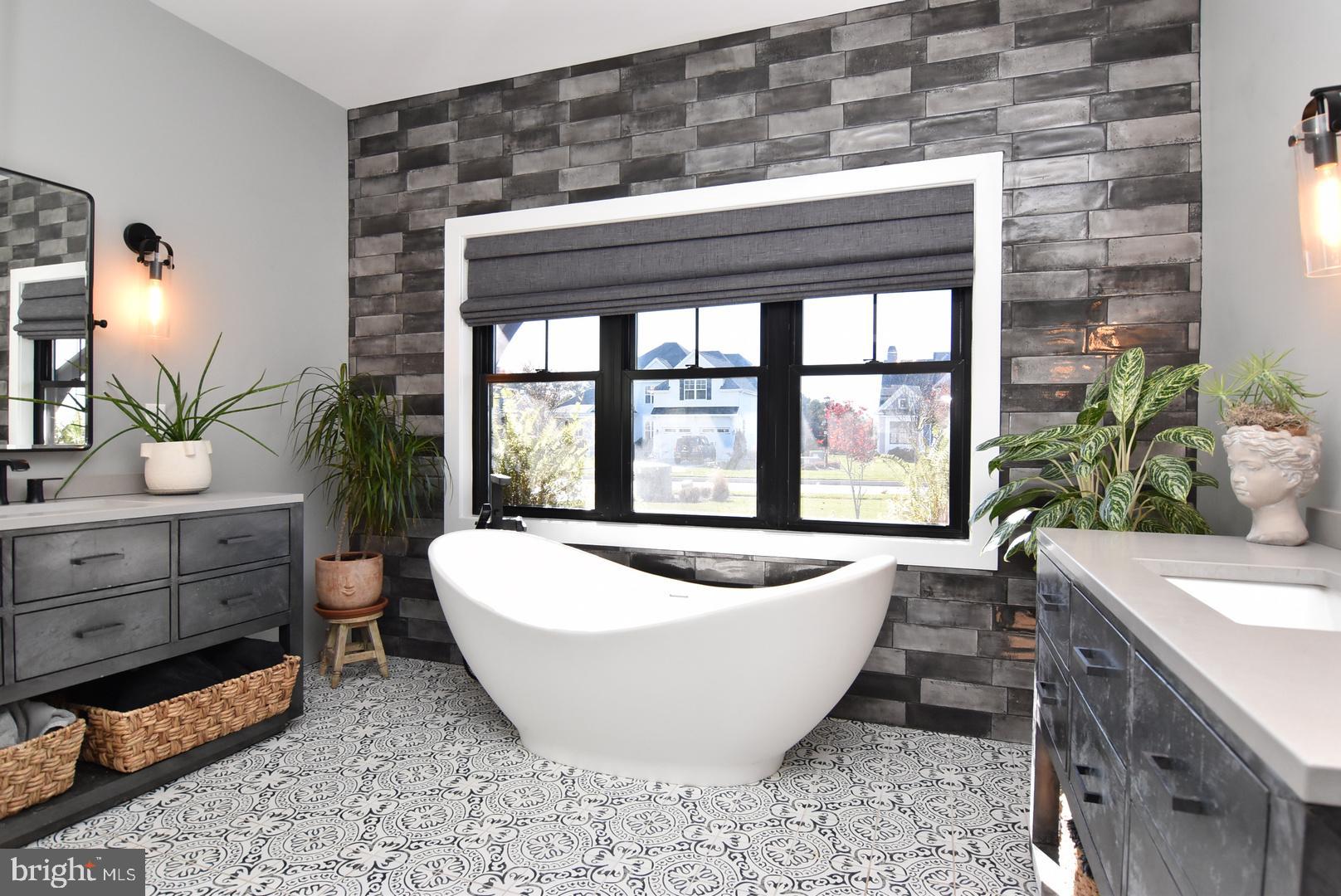 SHOWFIELD - Residential