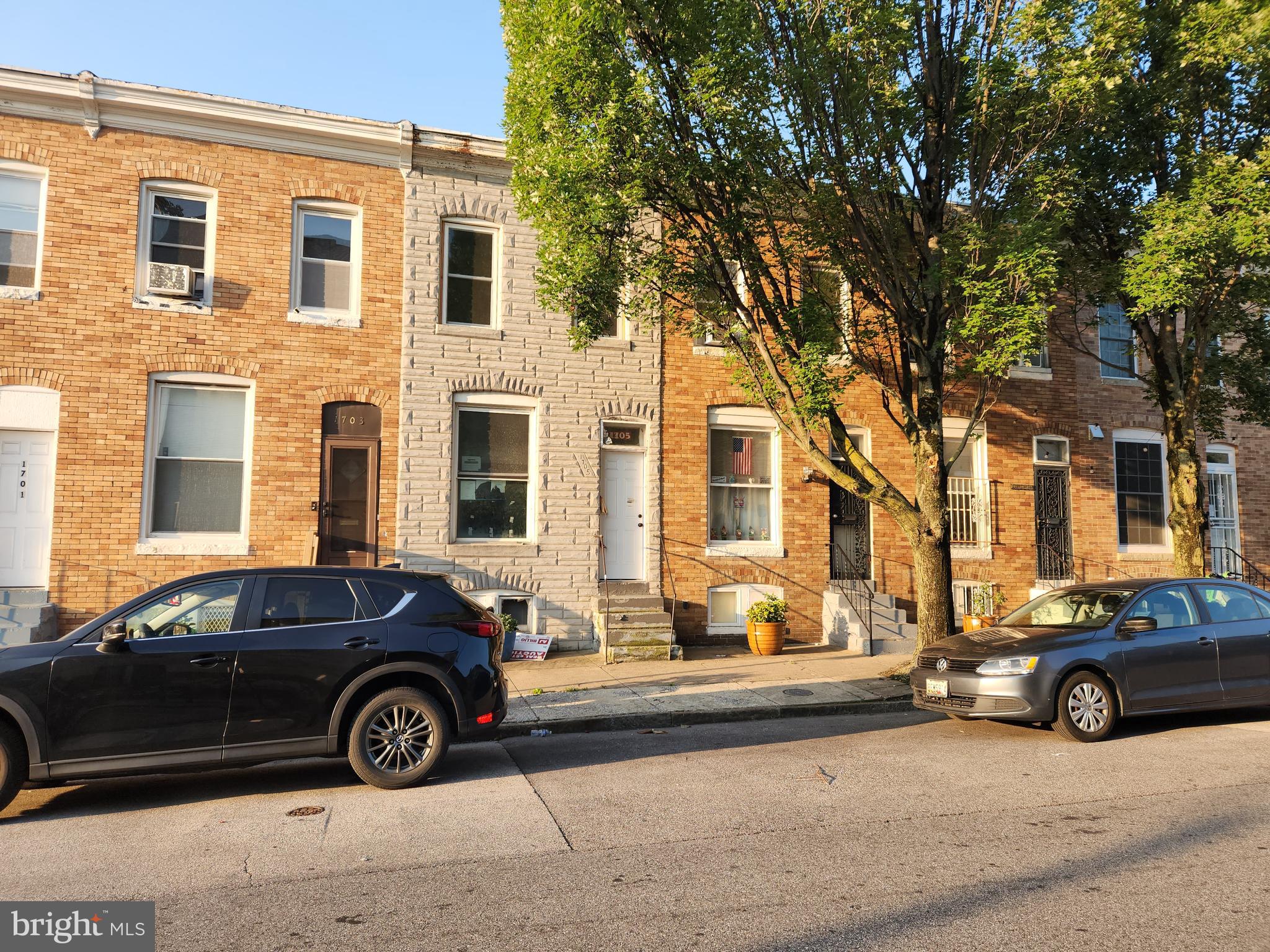 ONLINE AUCTION: Bidding begins 08/05/2025 @ 10:00 AM. Bidding ends 08/07/2025 @ 11:30 AM. List Price is Suggested Opening Bid. This two‑bed, one‑bath brick townhouse is located in the Mount Clare neighborhood. The property offers access to Carroll Park and its public golf course, Mount Clare Mansion, and recreational facilities. It offers convenient proximity to local retail such as the Westside Shopping Center and Hollins Market, and is part of the broader Sowebo district. It also benefits from easy access to major arteries such as Martin Luther King Jr. Boulevard, which loops around southwest downtown and connects to I‑83 and I‑95, easing commutes in and out of the city. This property is vacant. Deposit: $5,000.