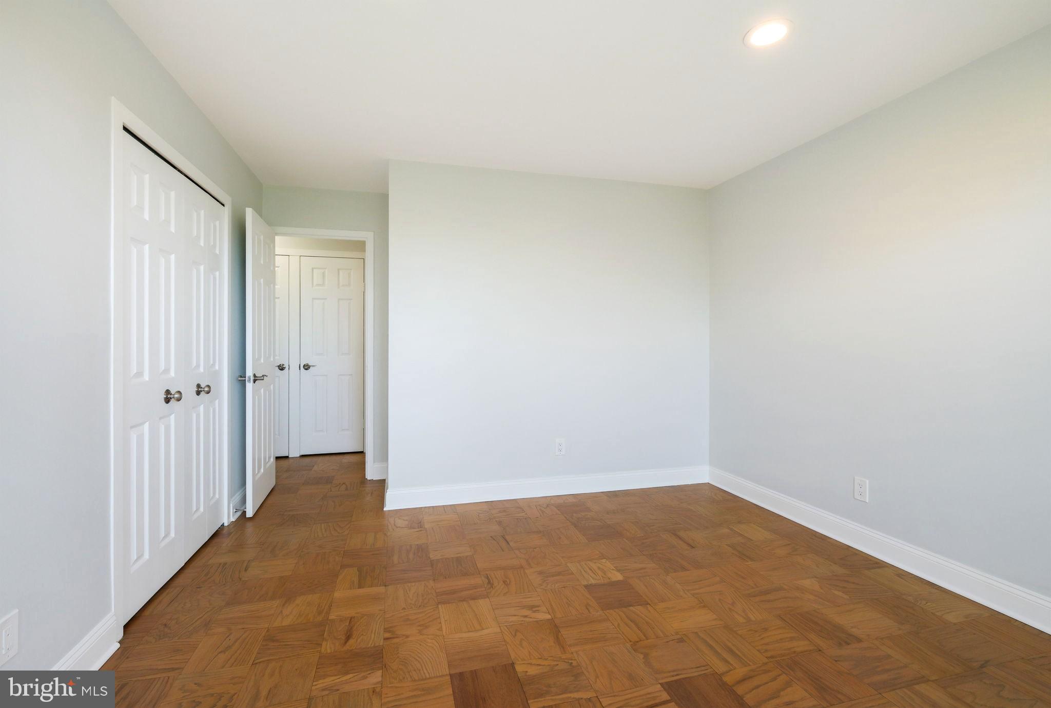 WHITEHALL - Residential