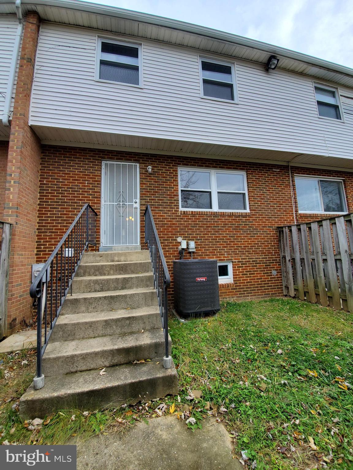 MONIKA COURTS - Residential Lease