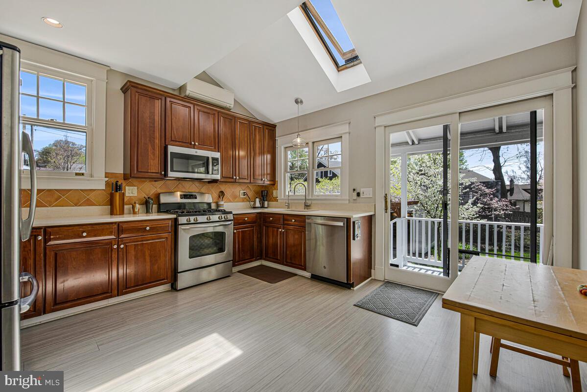 HYATTSVILLE HILLS - Residential