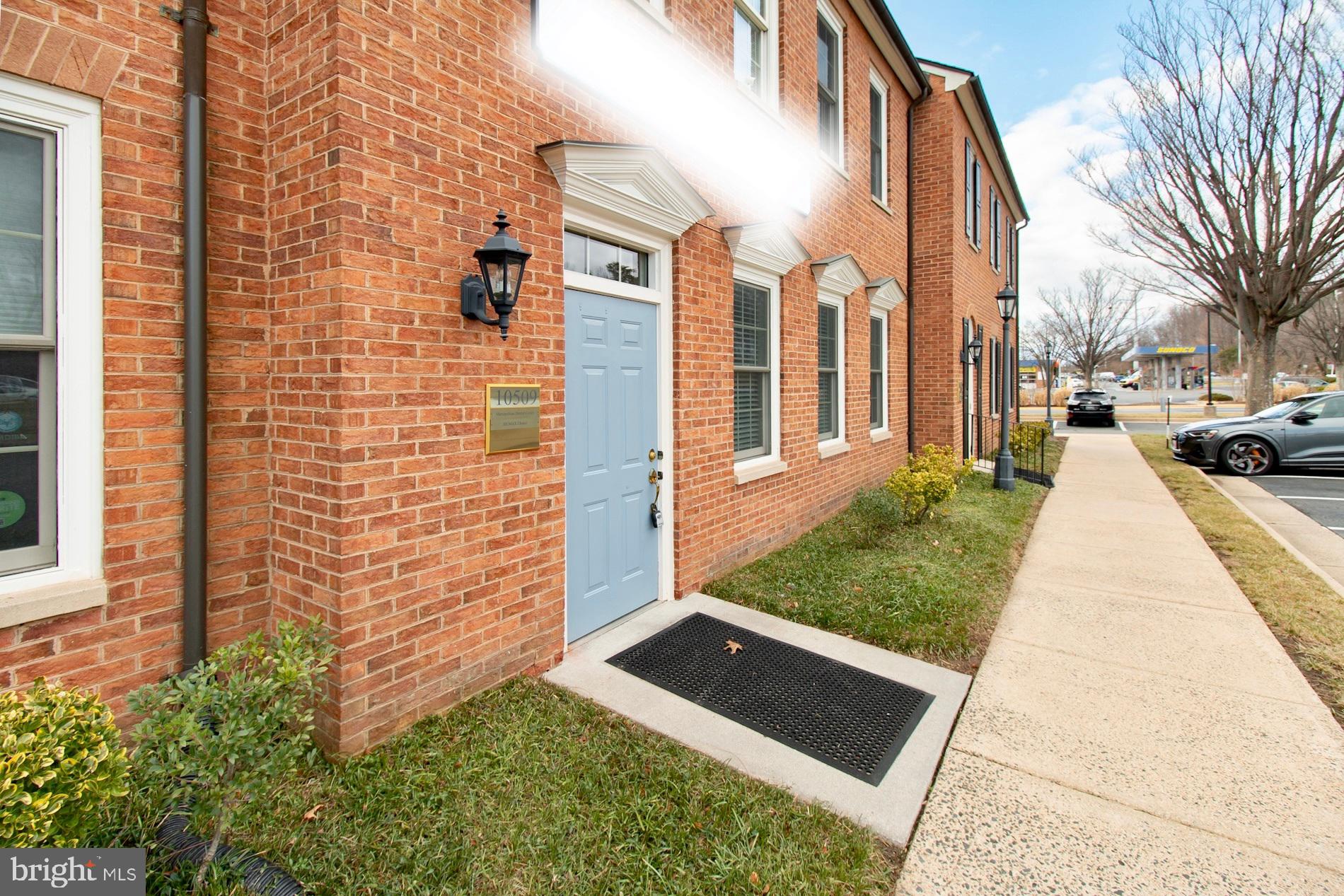 PATRIOT SQUARE - Commercial Lease