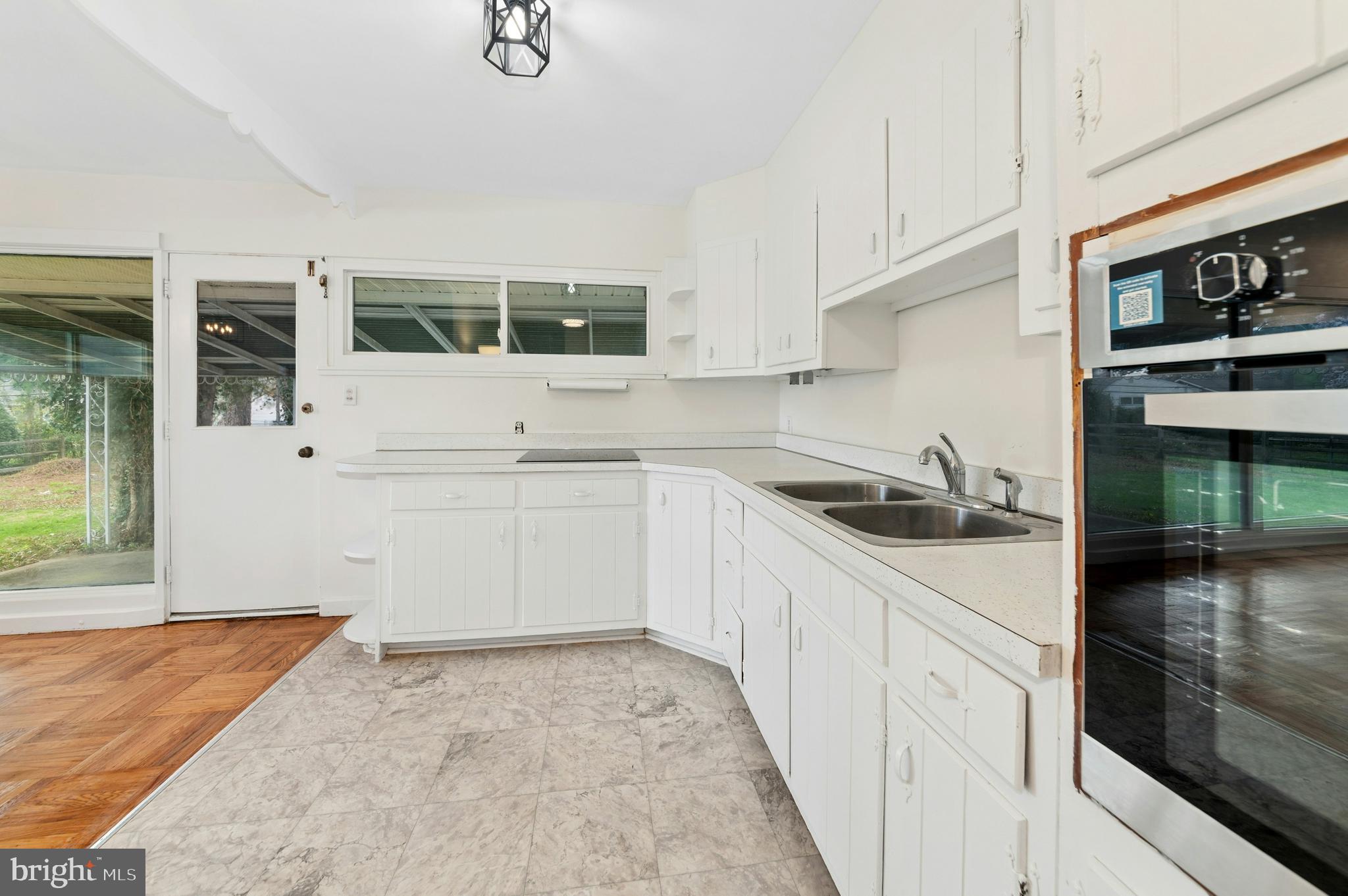 MEADOW BROOK - Residential