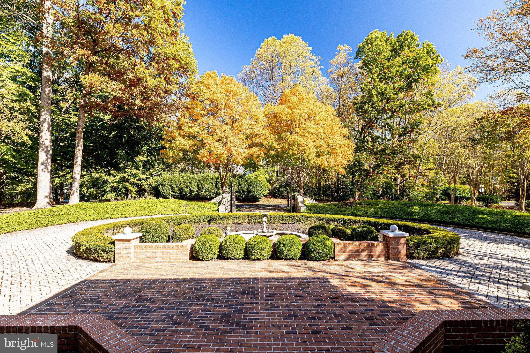 FALCON RIDGE - Residential