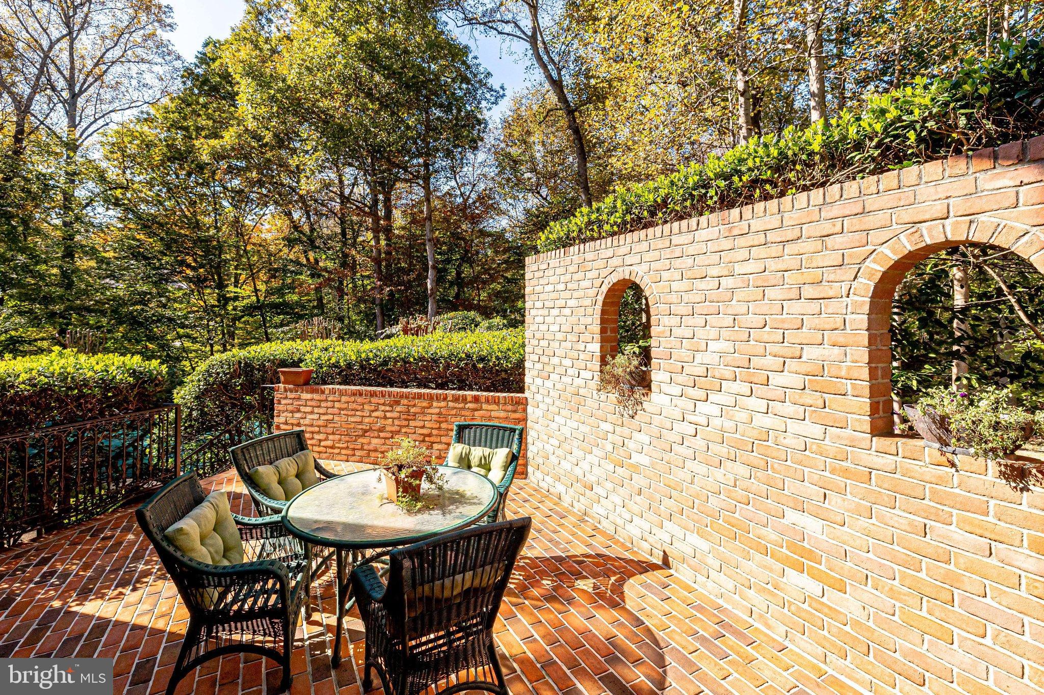 FALCON RIDGE - Residential