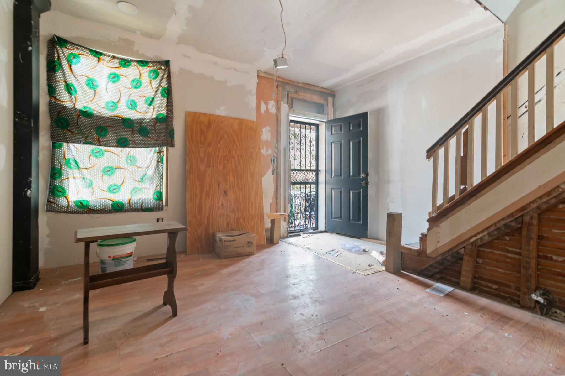 MILL HILL - Residential