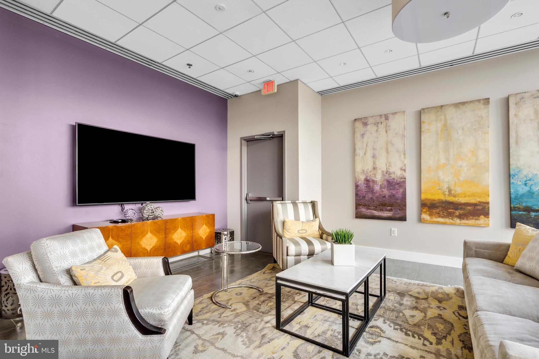 LOGAN SQUARE - Residential