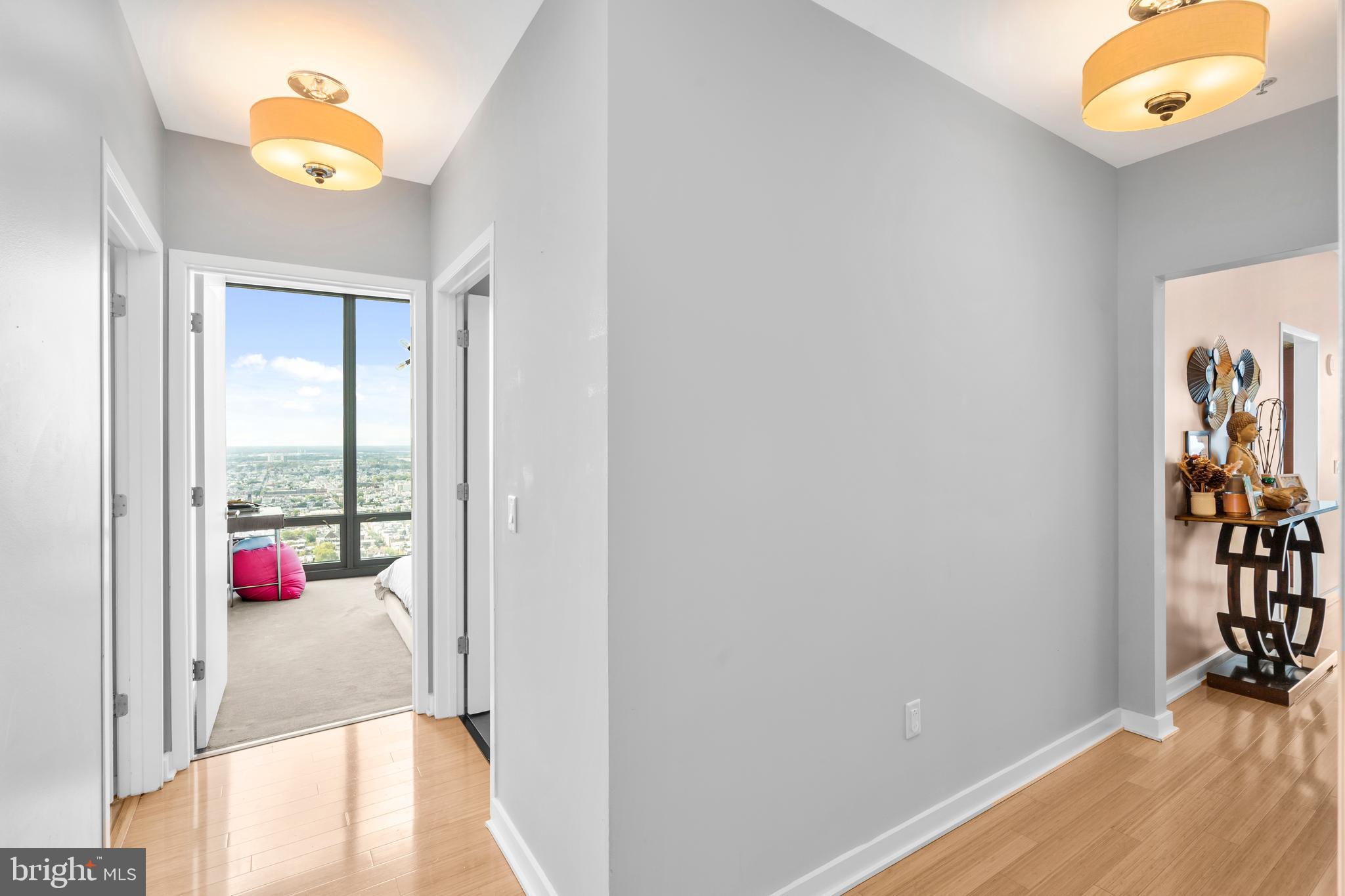 LOGAN SQUARE - Residential