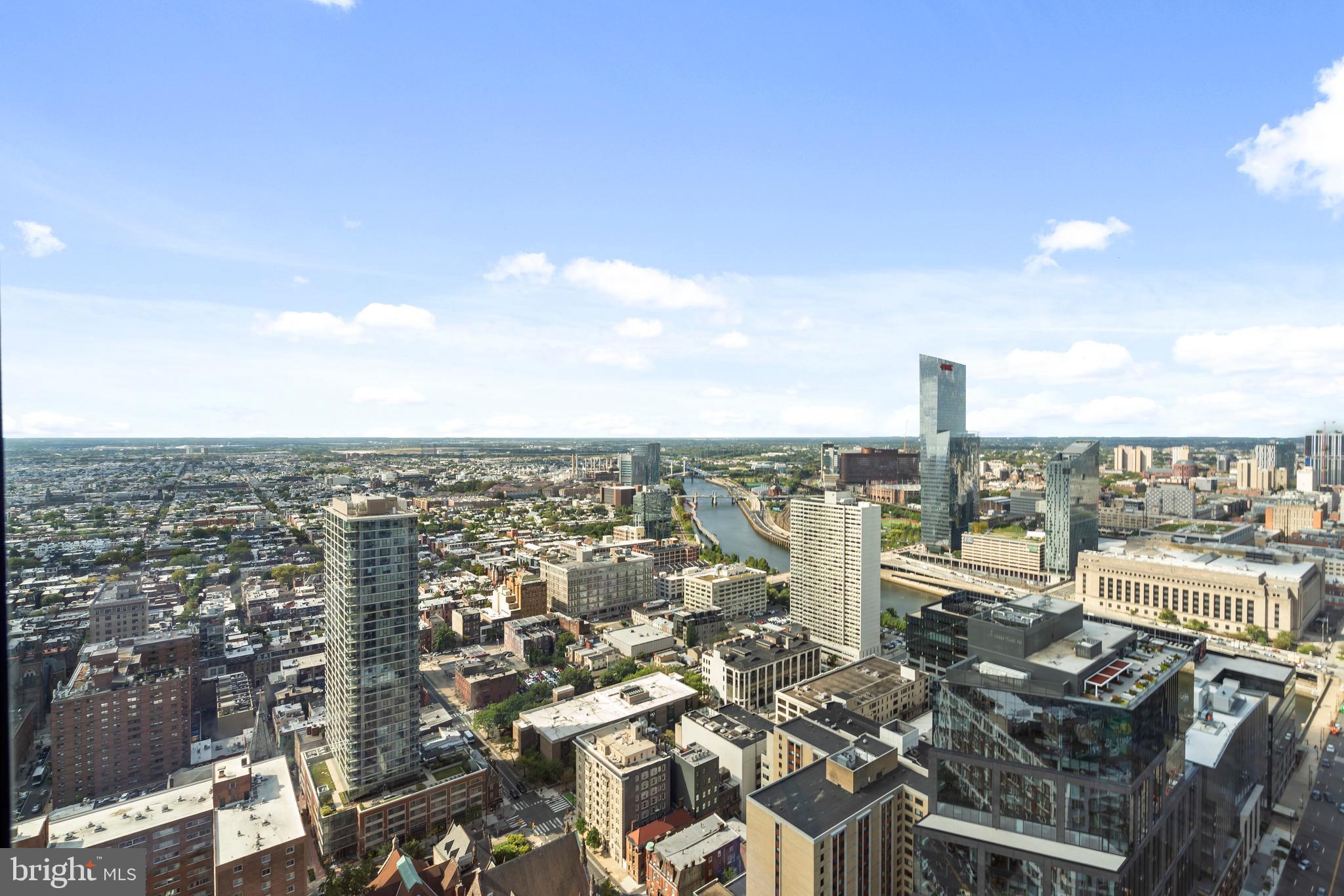 LOGAN SQUARE - Residential