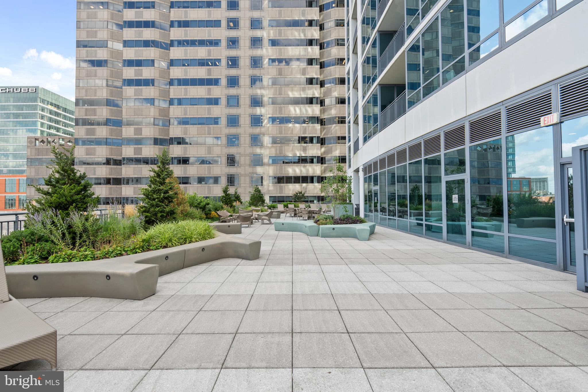 LOGAN SQUARE - Residential