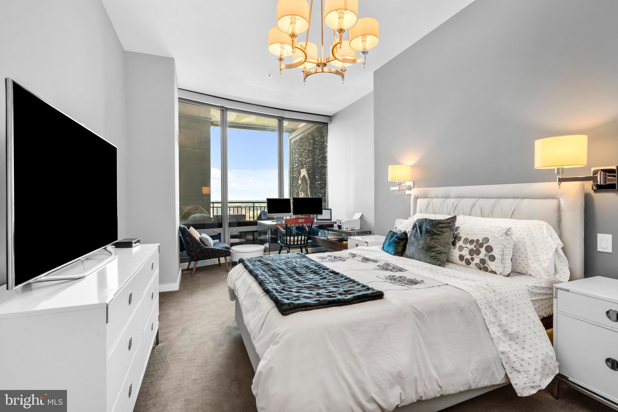 LOGAN SQUARE - Residential