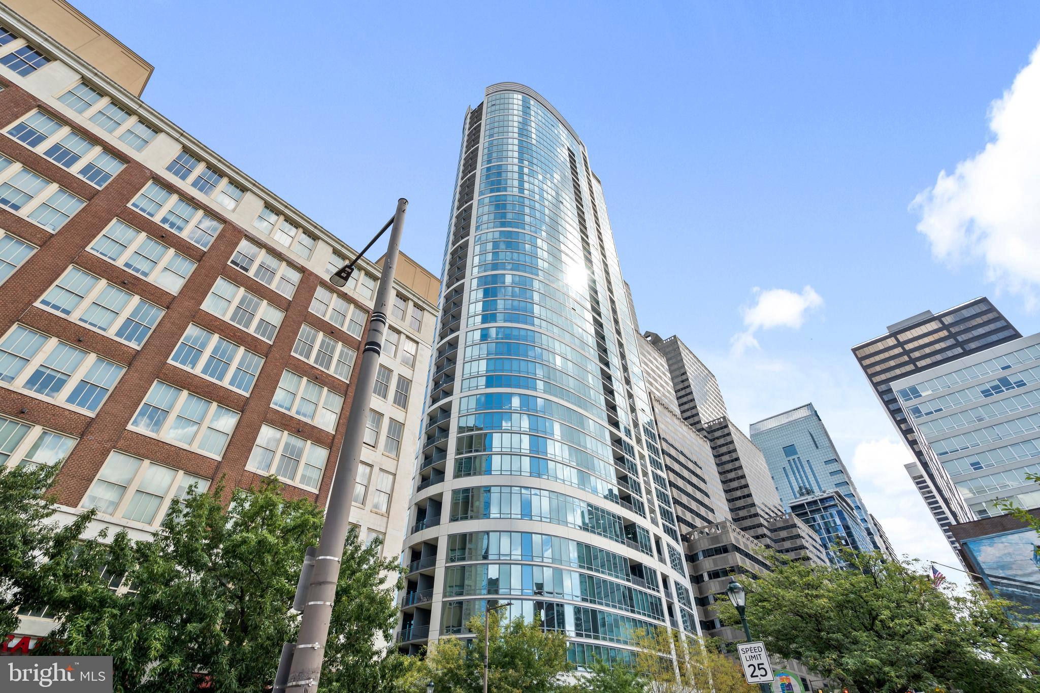 LOGAN SQUARE - Residential