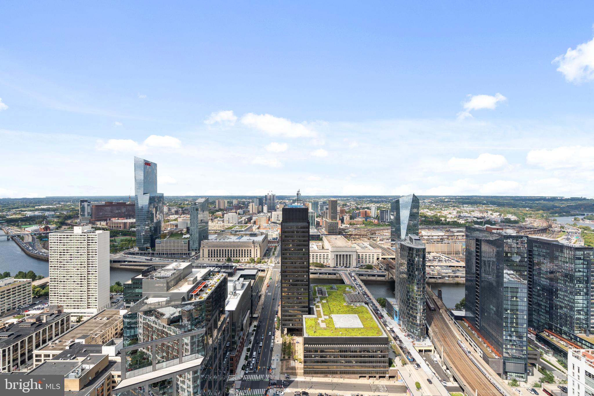 LOGAN SQUARE - Residential