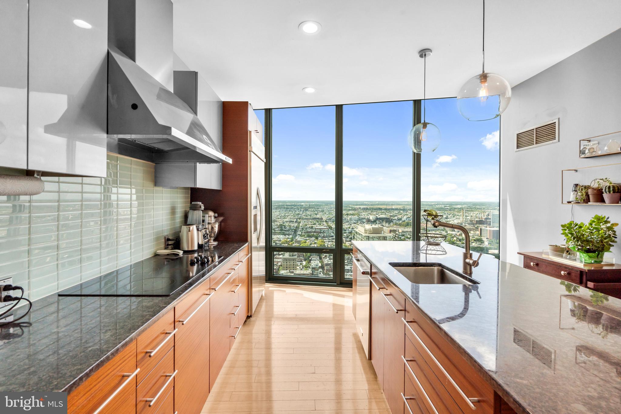 LOGAN SQUARE - Residential