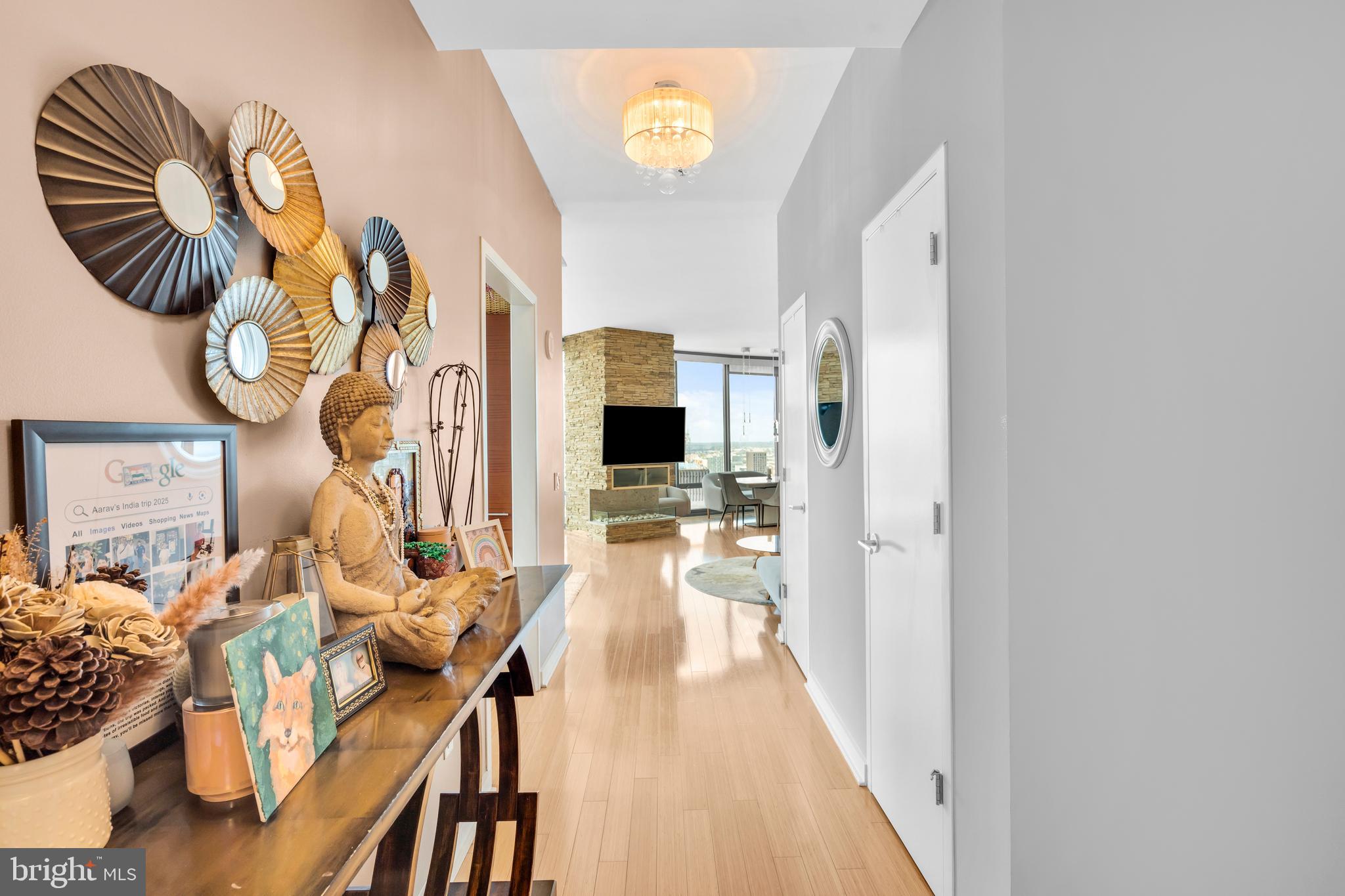 LOGAN SQUARE - Residential