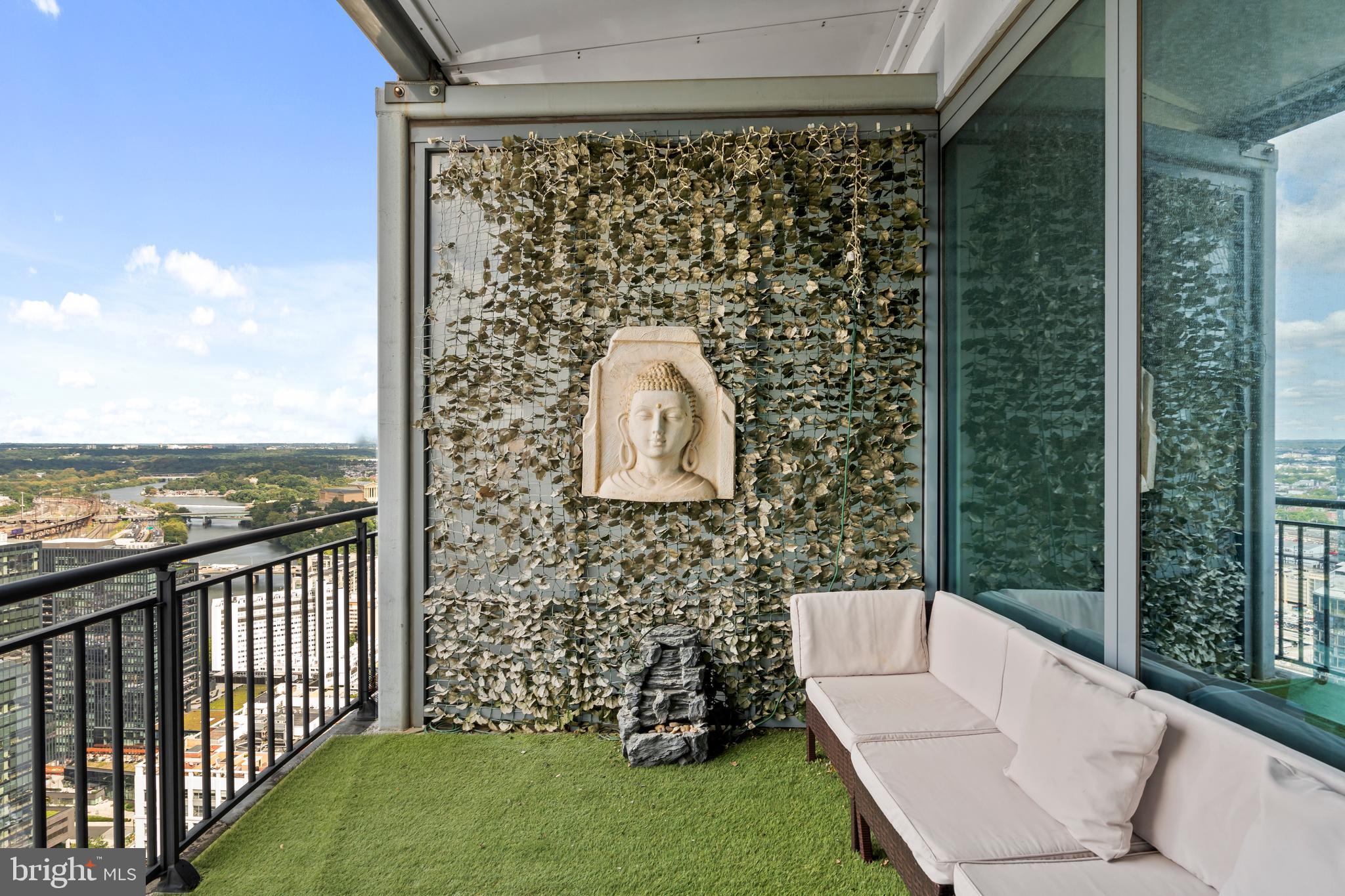 LOGAN SQUARE - Residential