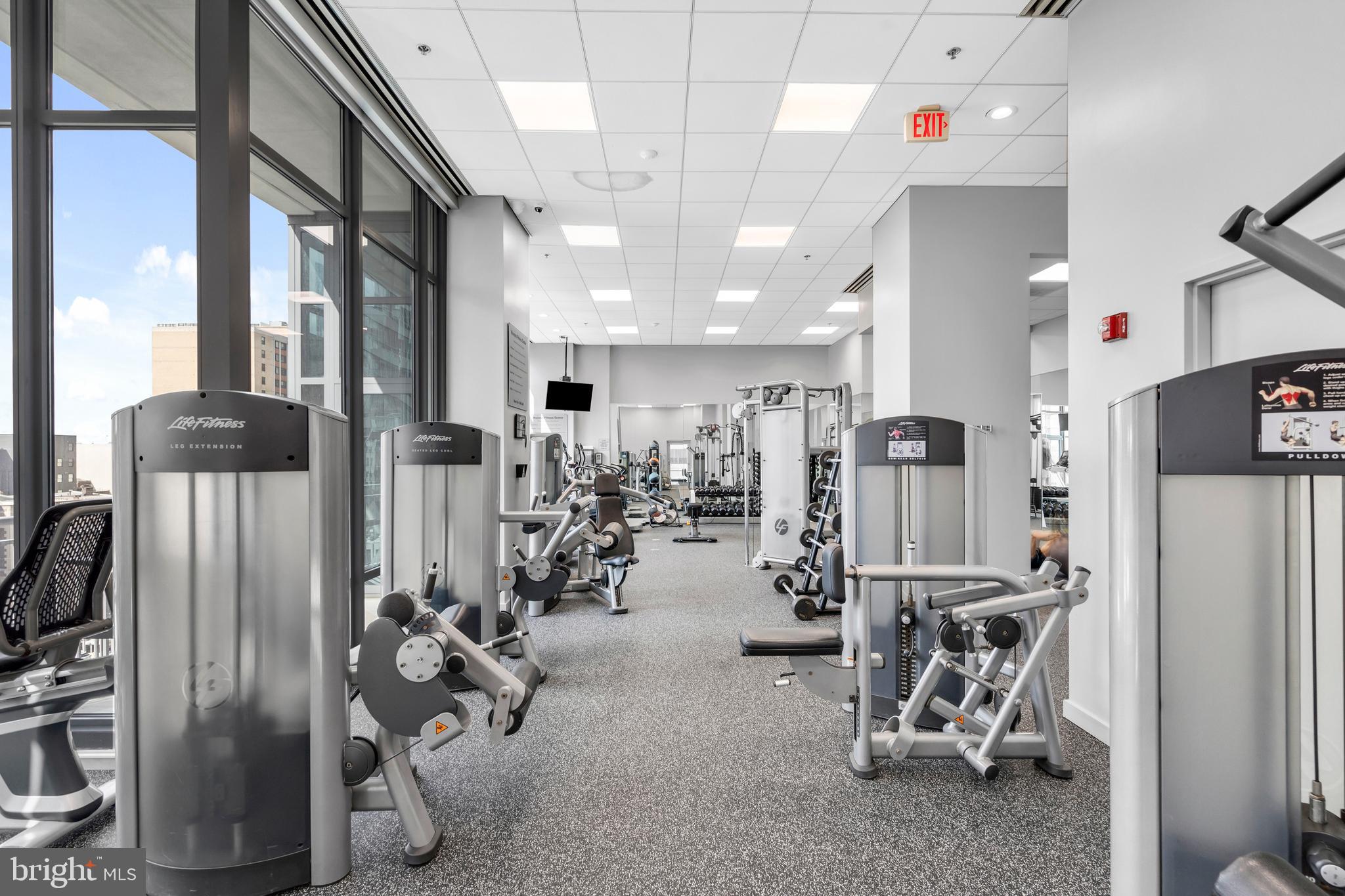 LOGAN SQUARE - Residential