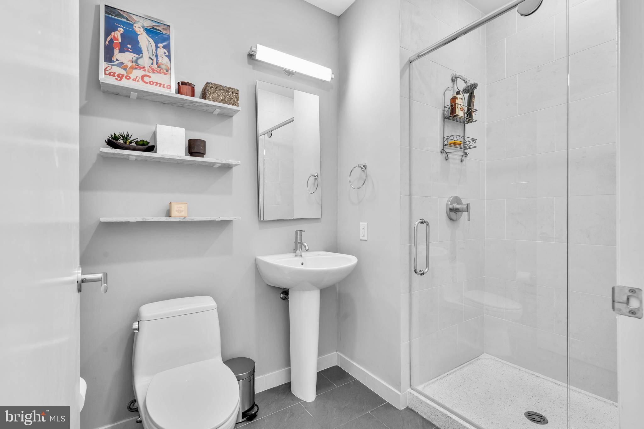 LOGAN SQUARE - Residential