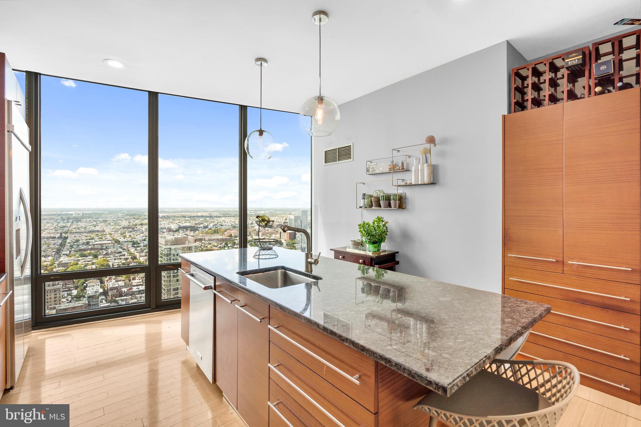 LOGAN SQUARE - Residential