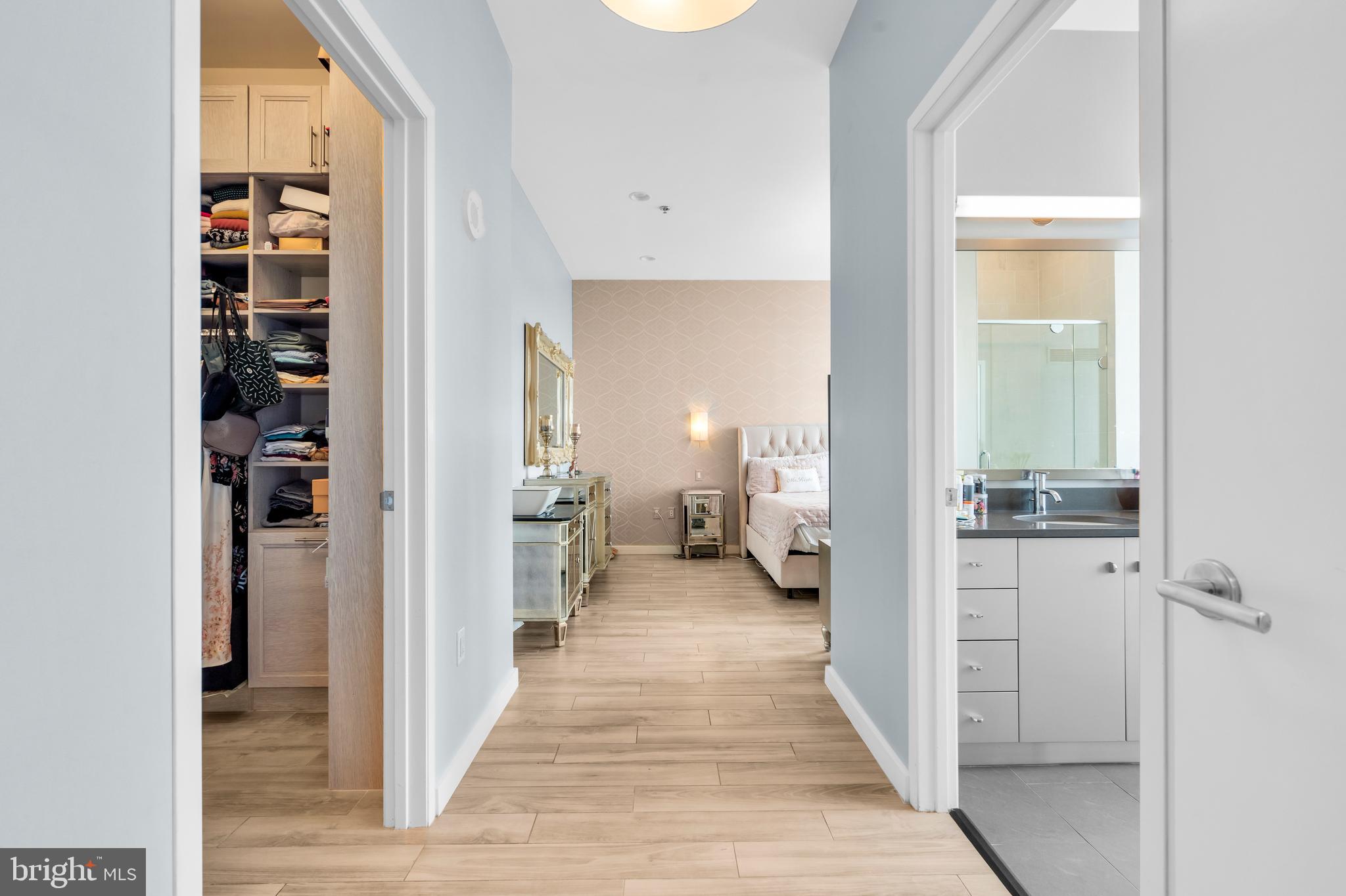 LOGAN SQUARE - Residential