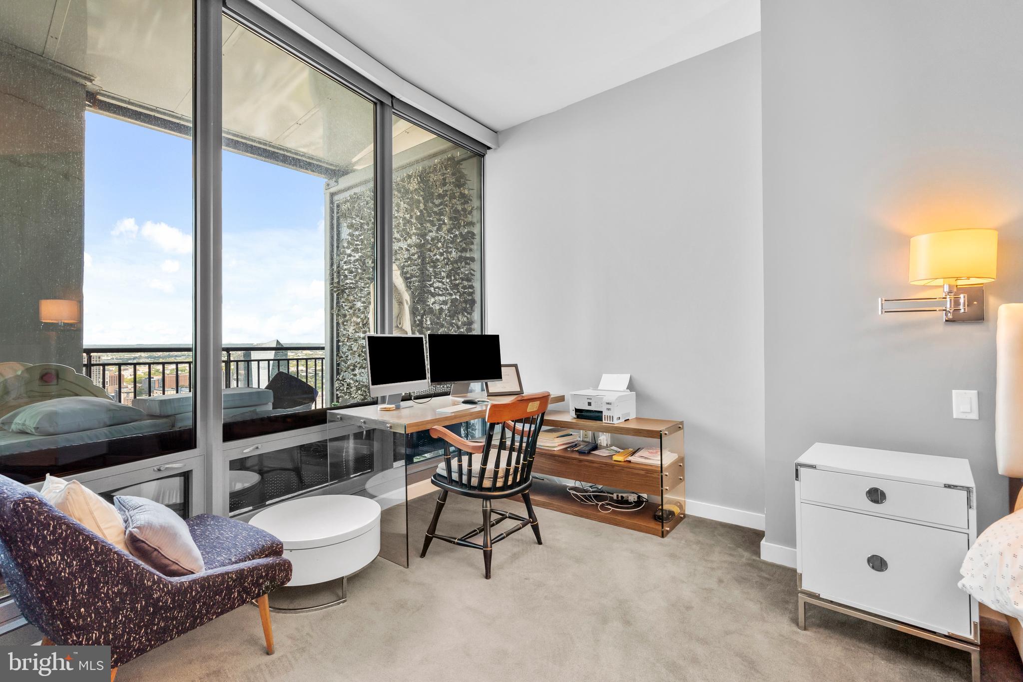 LOGAN SQUARE - Residential