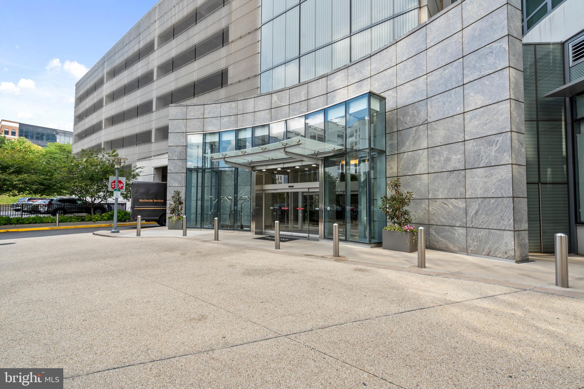 LOGAN SQUARE - Residential