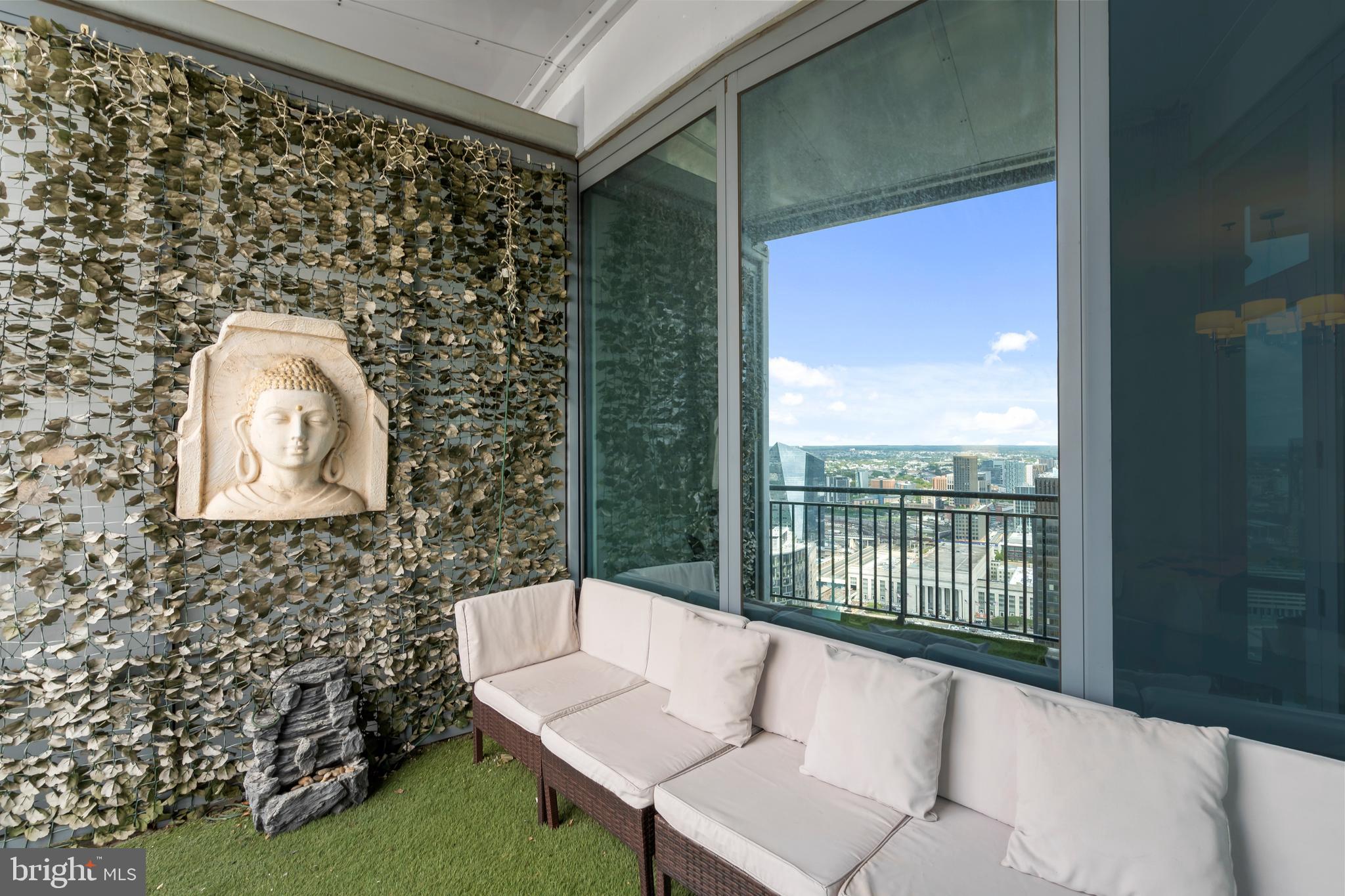 LOGAN SQUARE - Residential