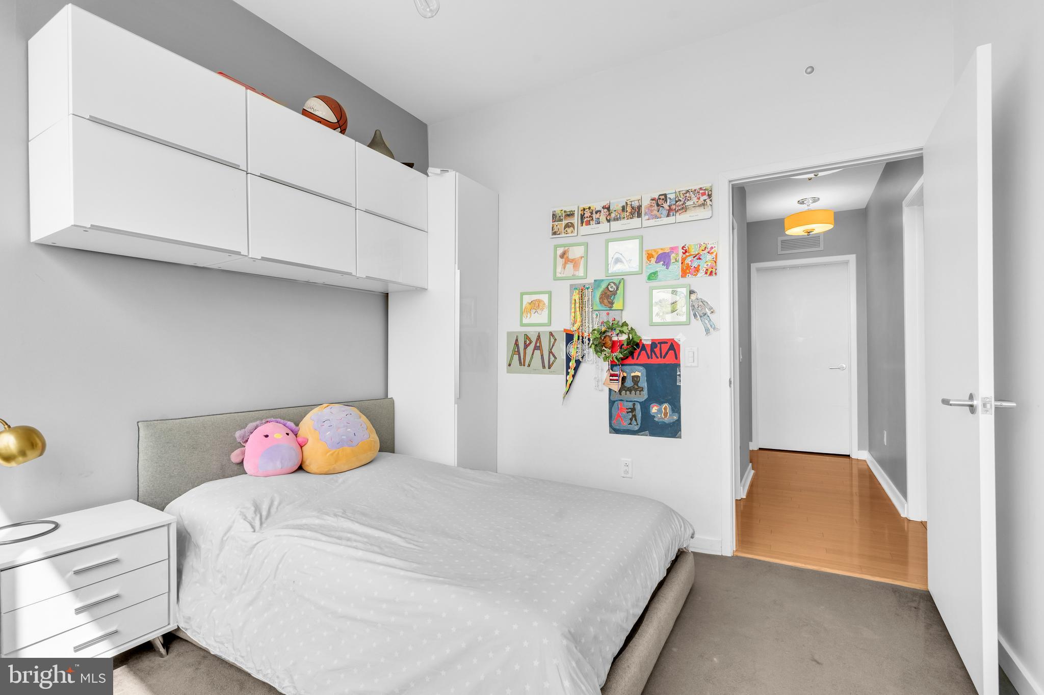 LOGAN SQUARE - Residential