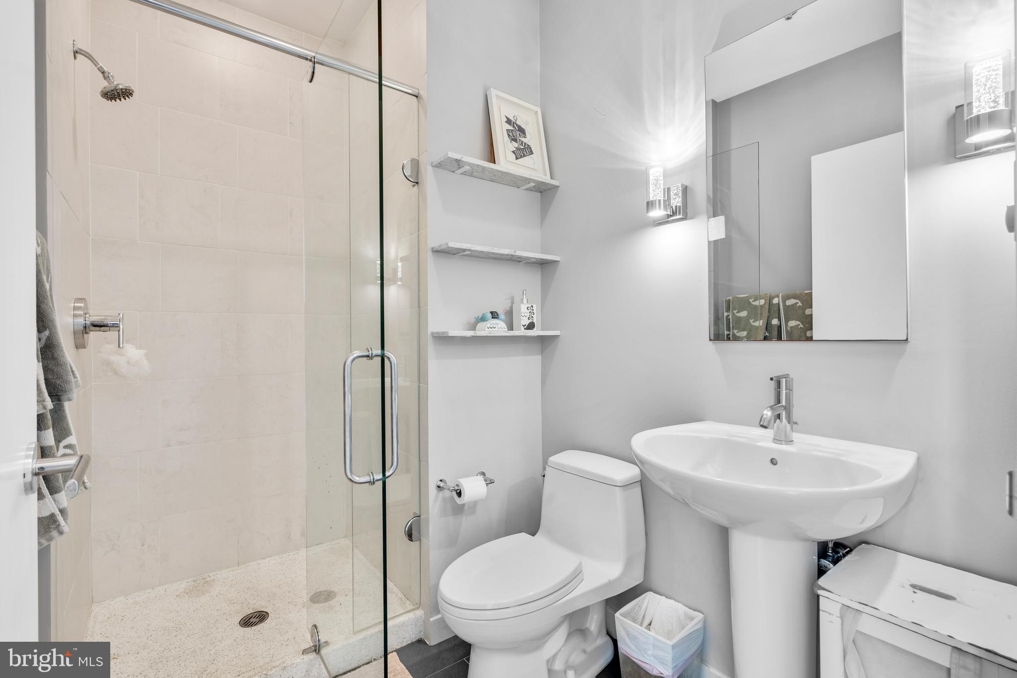 LOGAN SQUARE - Residential